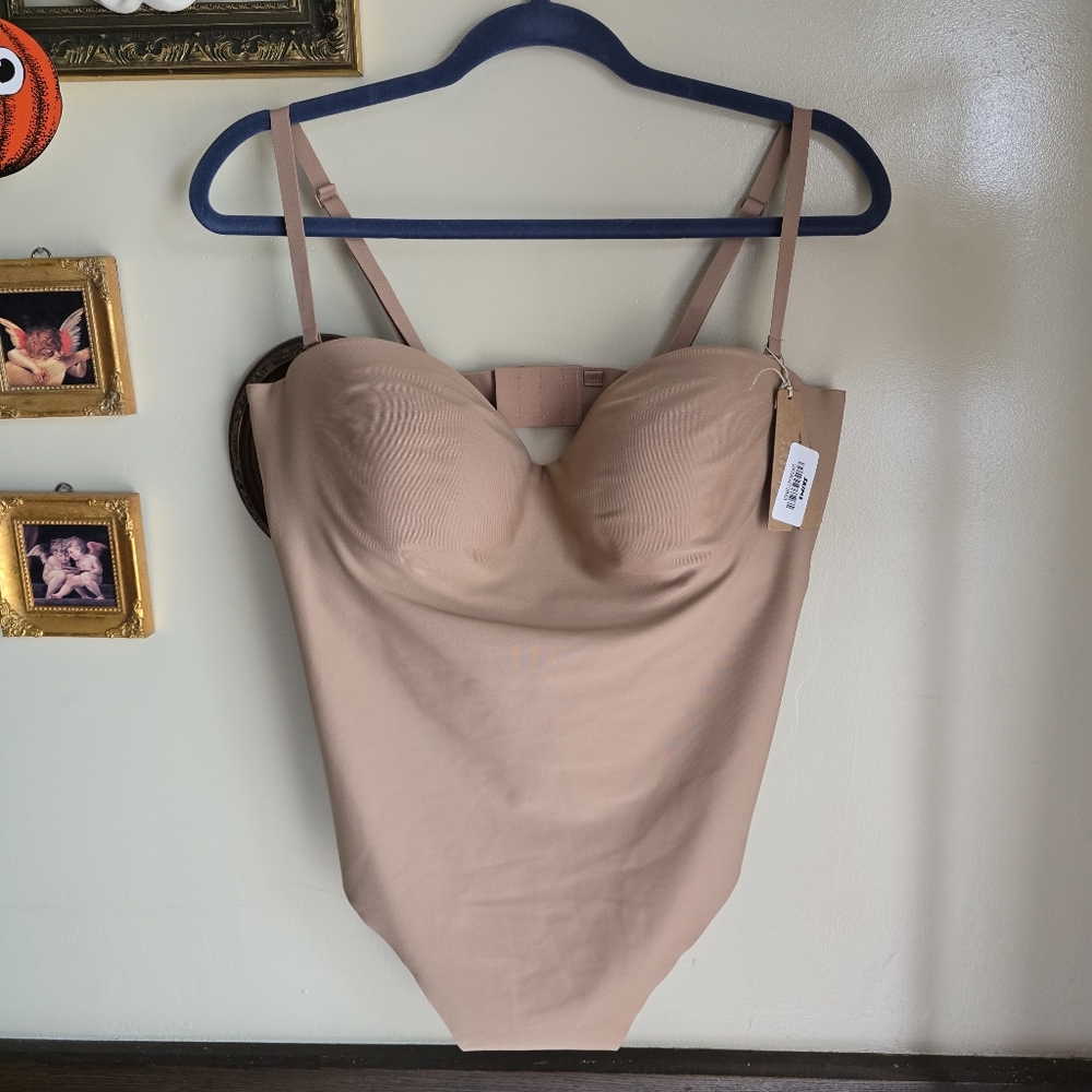 SKIMS BODY UNDERWIRE THONG BODYSUIT